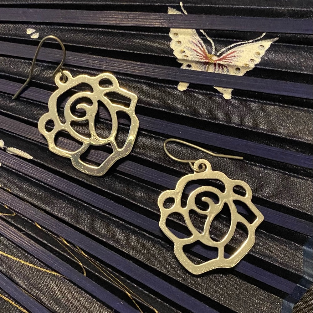 Metal cut out rose earrings